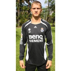 DAVID BECKHAM REAL MADRID BLACK LONG SLEEVE JERSEY