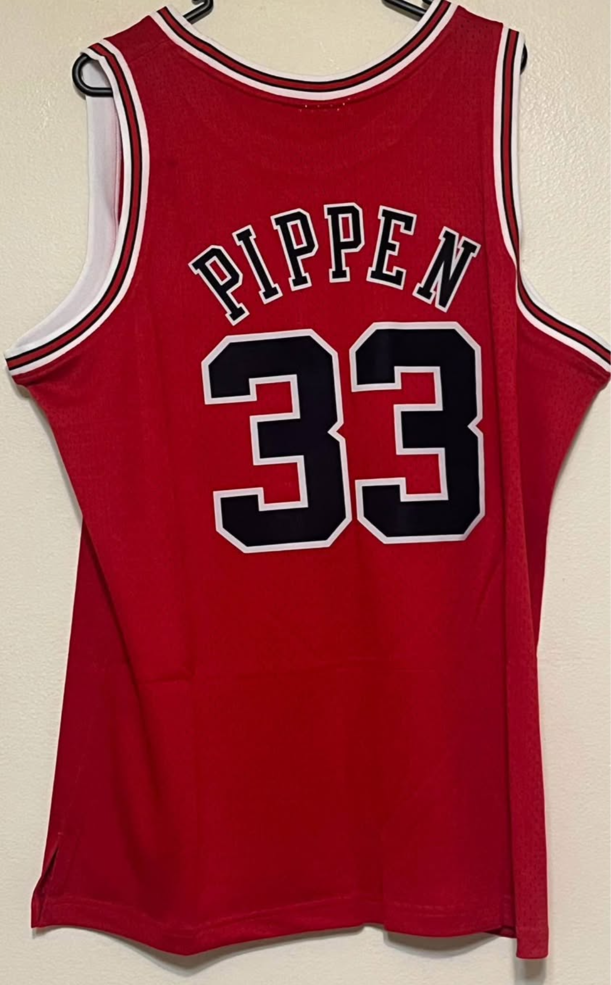 SCOTTIE PIPPEN 1997-98 BULLD RED JERSEY