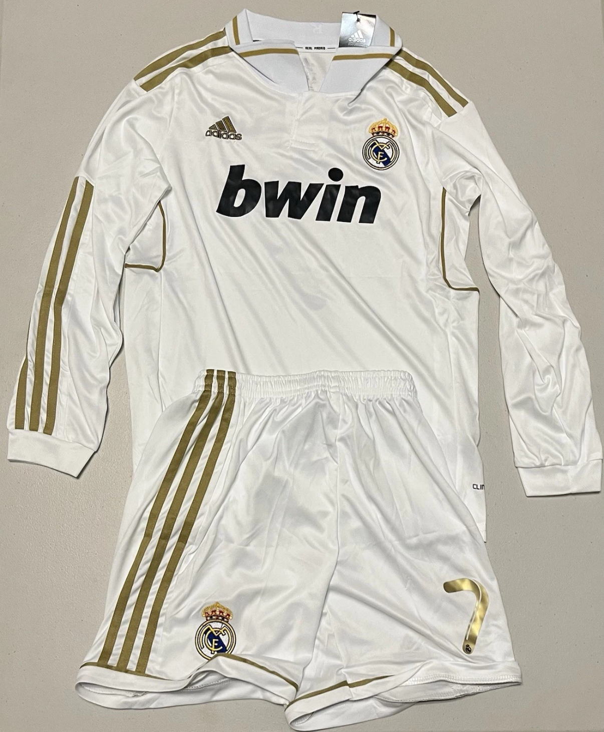 RONALDO REAL MADRID LONG SLEEVE WHITE AND GOLD KIDS SET