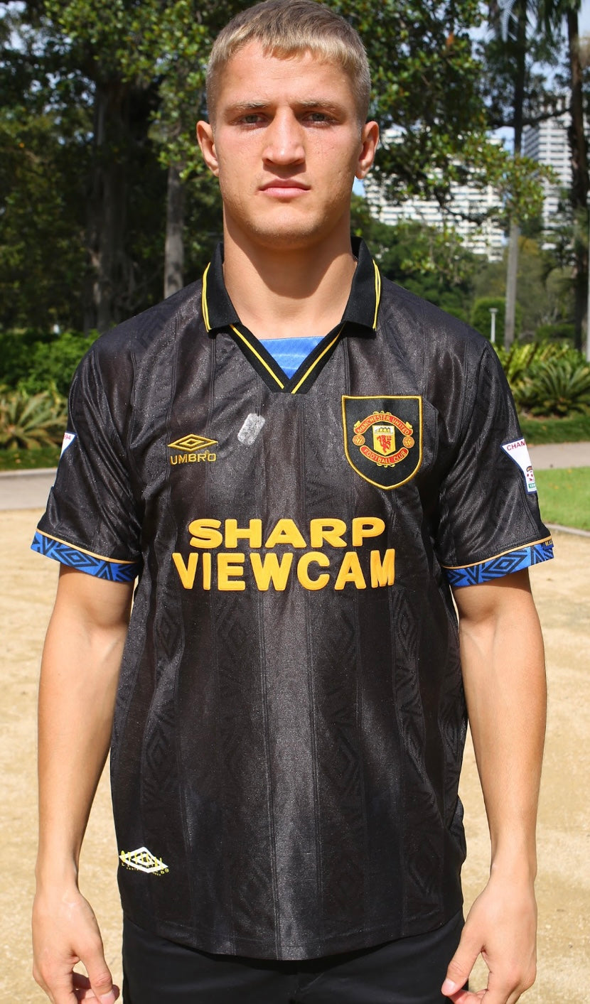 ERIC CANTONA BLACK AWAY MAN U 93/94 JERSEY