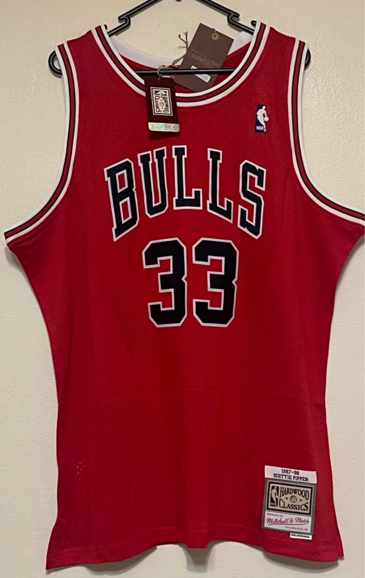 SCOTTIE PIPPEN 1997-98 BULLD RED JERSEY