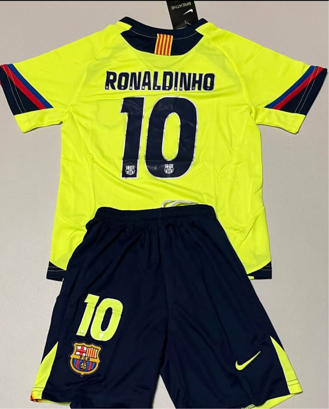 RONALDINHO BARCELONA RETRO AWAY KIDS SET