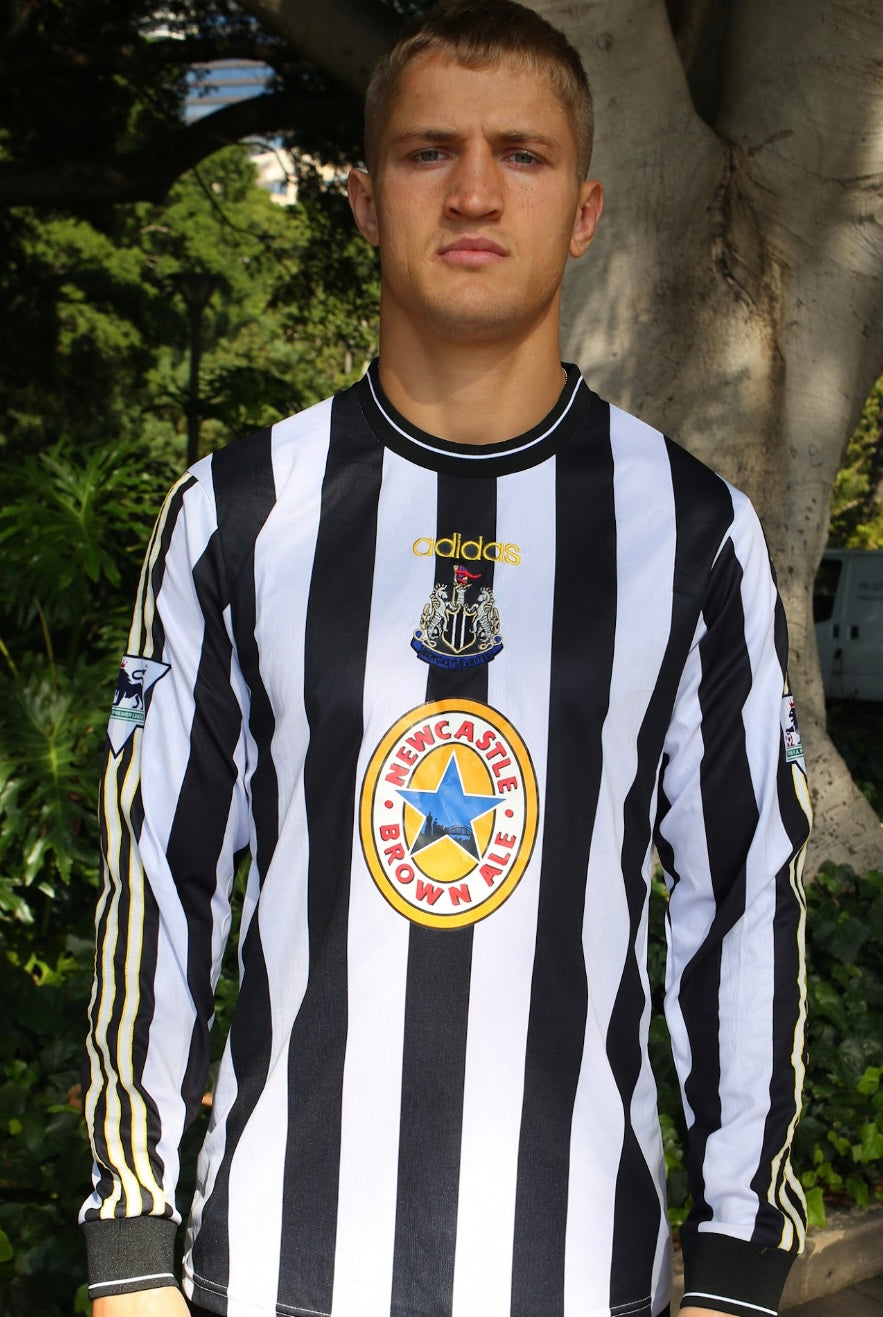 ALAN SHEARER 9 NEWCASTLE LONG SLEEVE JERSEY