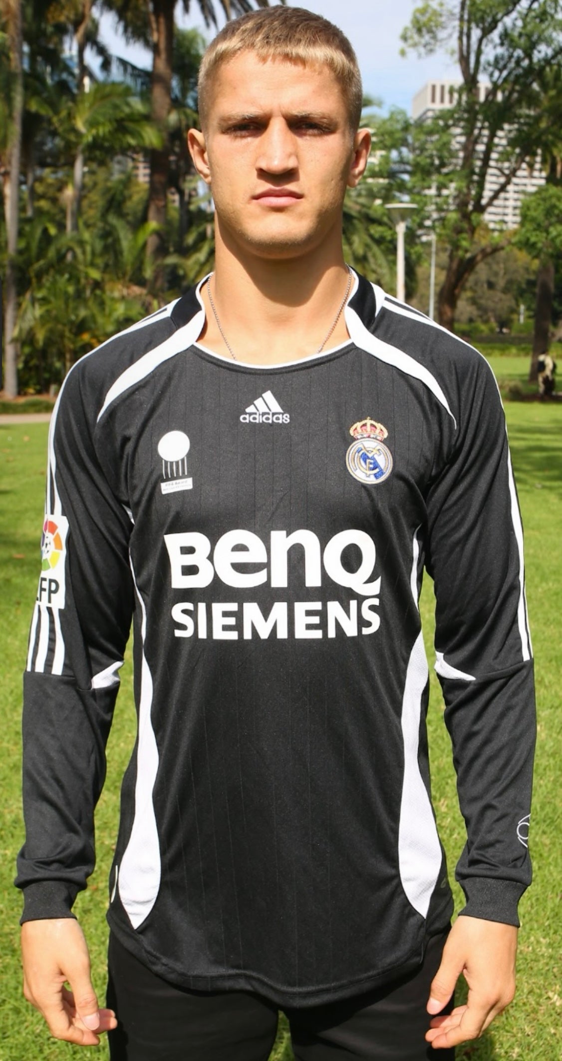 DAVID BECKHAM REAL MADRID BLACK LONG SLEEVE JERSEY