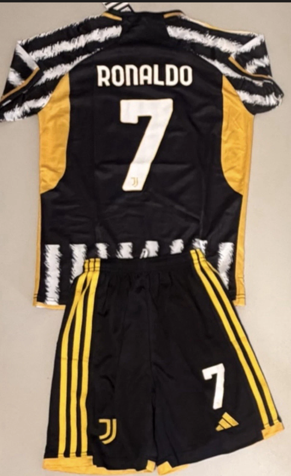 RONALDO JUVENTUS AWAY KIDS SET